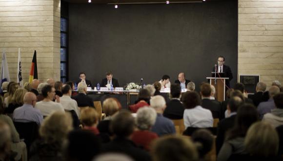 The panel at the “Rosenburg Files” Presentation at Tel Aviv University (from right): Prof. Christoph Safferling, Prof. Manfred Görtemaker, Prof. Dina Porat and Prof. Ron Harris. Speaking: German Federal Minister of Justice and Consumer Protection, Heiko Maas. Photo: Thomas Köhler